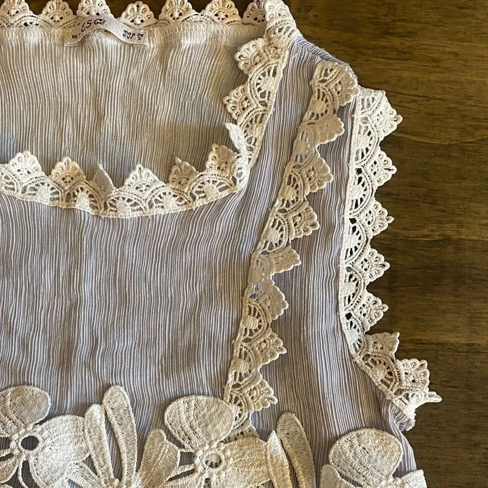 Floral Lace Light Blue and Cream Sleeveless Blouse - Picture 3 of 6